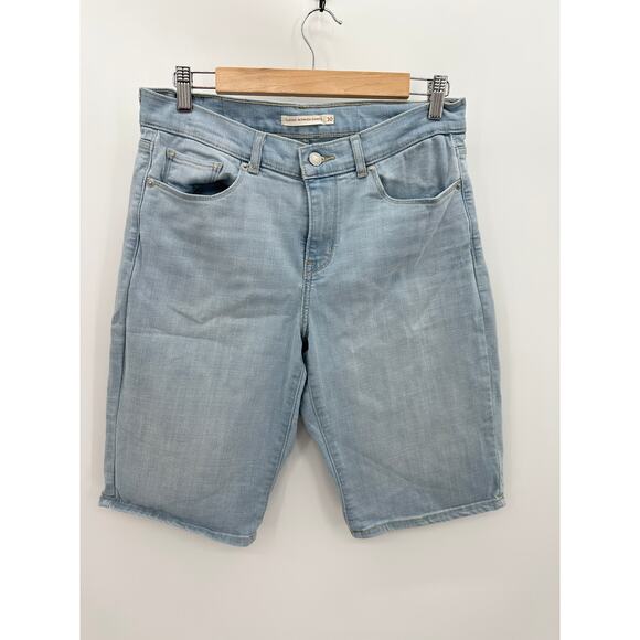 Levi's Classic Bermuda Light Wash Blue Denim Jean Shorts Women's Size 30 - Picture 1 of 7